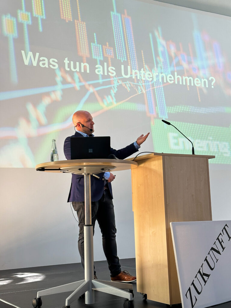 Vortrag zur Nachhaltigkeitsberichterstattung von Tobias Hoiten (© Mareile Trumann)